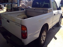 2004 TOYOTA TACOMA, WHITE, SR5 MODEL, STD CAB, 2.4L, AT, 2WD,  Z25173